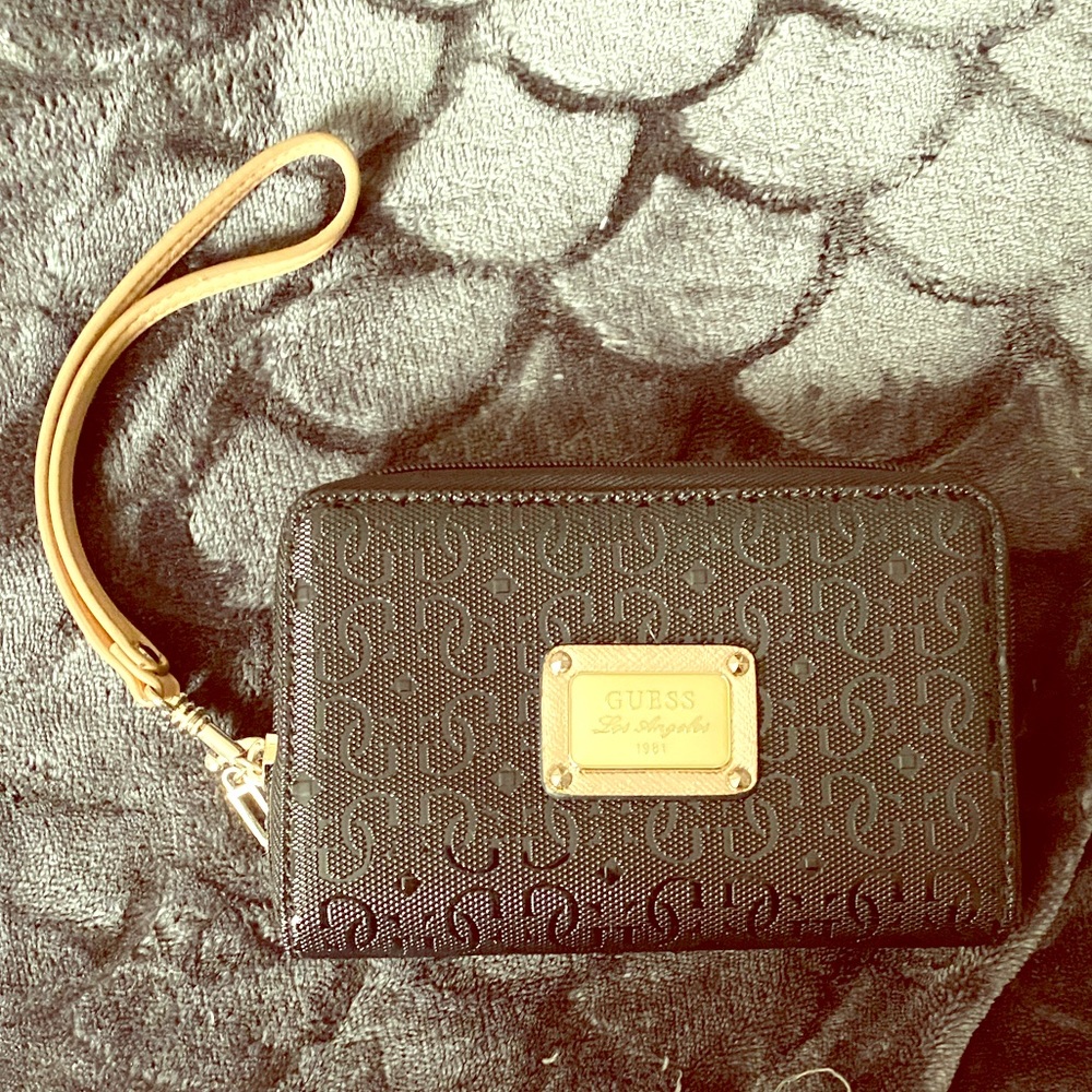 Guess wristlet